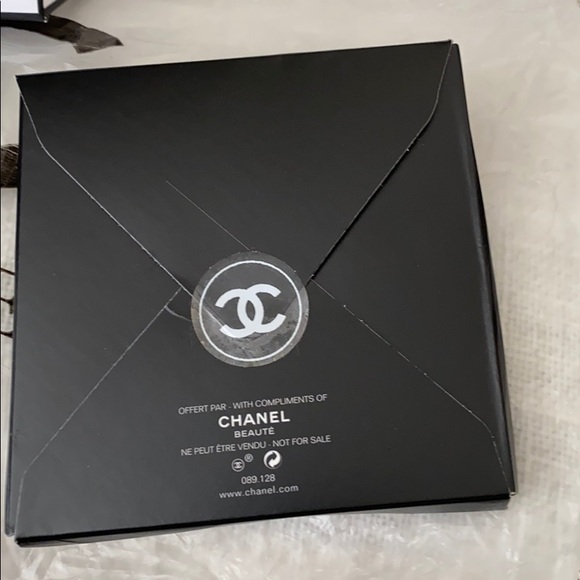 Cute Chanel charm - Picture 7 of 13